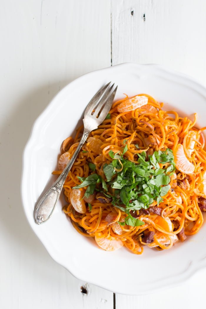 Zoete aardappelpasta met pancetta en mandarijn