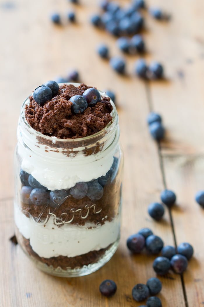 Blauwe Bessen Parfait met Chocoladekruimels