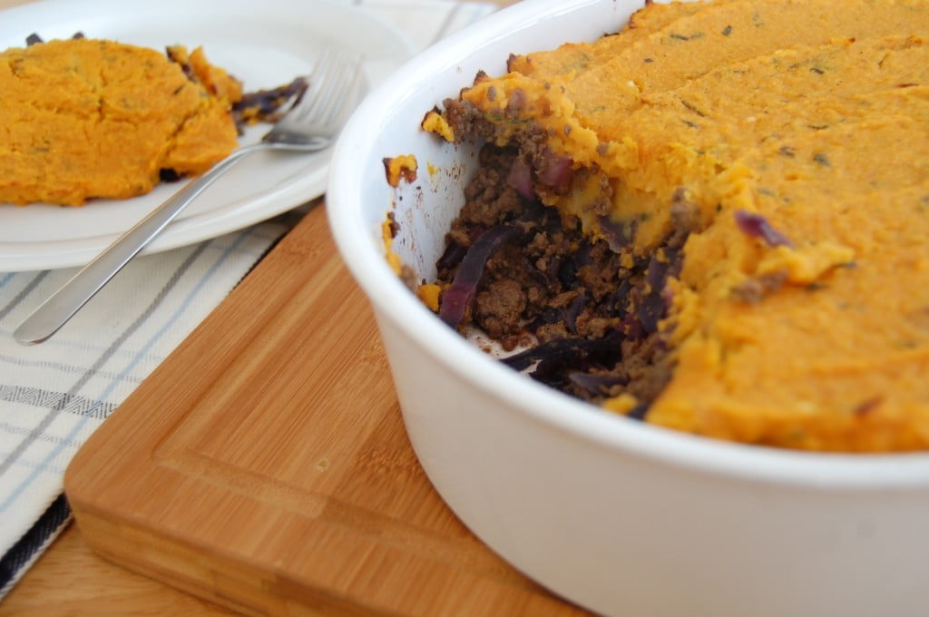 ovenschotel rode kool met zoete aardappel en knoflook
