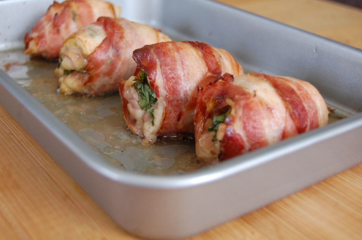 kippendijfilet met perzik en spek