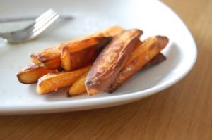 Knapperige zoete aardappelfrietjes