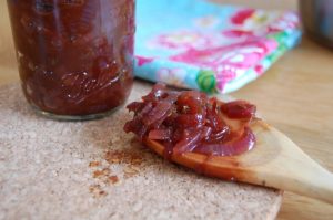 Rode uienchutney