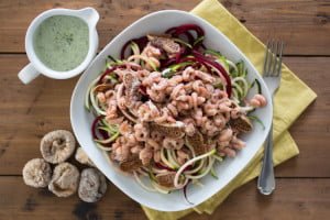 Courgette salade met garnalen en muntdressing