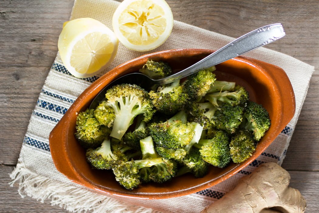 Geroosterde broccoli met citroen en gember