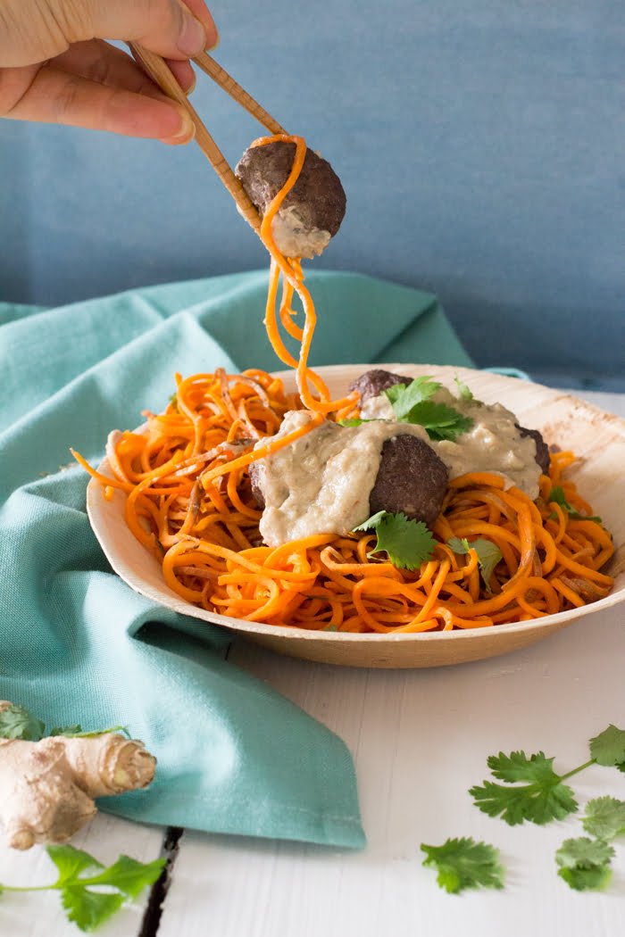 Gehaktballetjes in satésaus