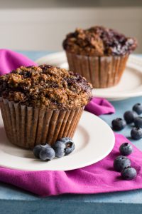 Hazelnootmuffins met bosvruchtenjam