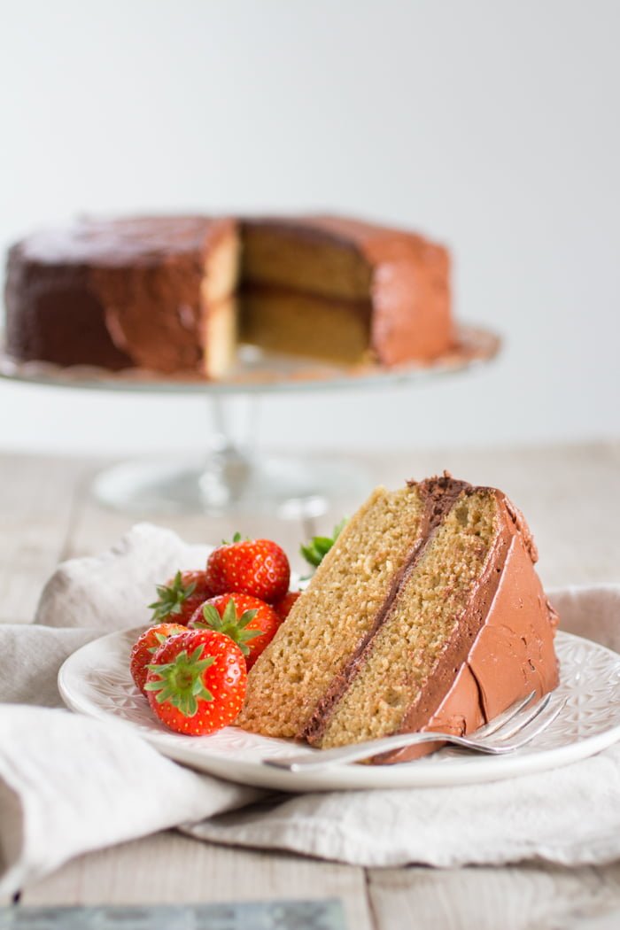 Verjaardagstaart met chocoladefrosting