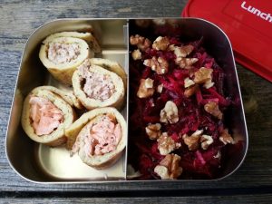 Gevulde omelet met bietjessalade