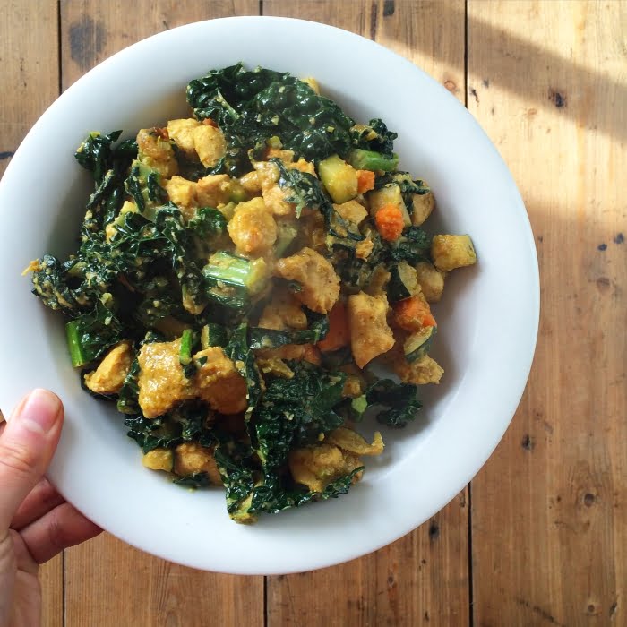 Snelle kipcurry met veel groenten