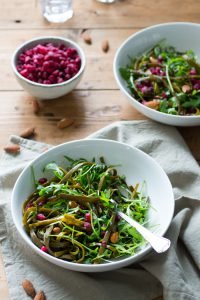 Zeewierpasta salade met granaatappel