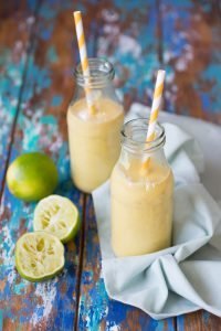 Tropische smoothie met limoen